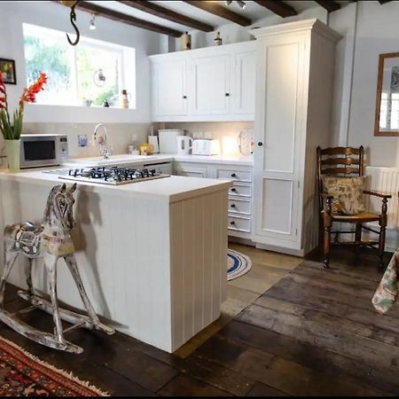 Pass The Keys Magical Period House In The Heart Of Ludlow Bagian luar foto
